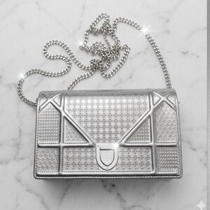 Metallic Silver Quilted Crossbody Shoulder Bag